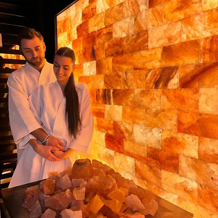 Ξενοδοχείο με διαμερίσματα & Mirabel