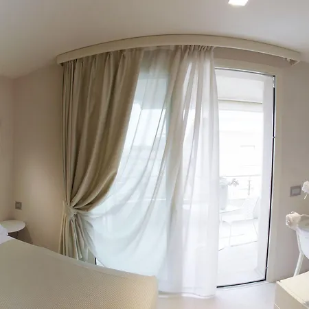 & Mirabel Γκράντο