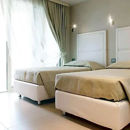 & Mirabel 3* Grado