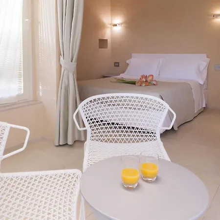 Aparthotel & Mirabel 3*