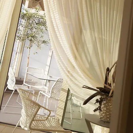 Ξενοδοχείο με διαμερίσματα & Mirabel