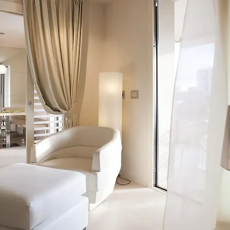 Ξενοδοχείο με διαμερίσματα & Mirabel 3*