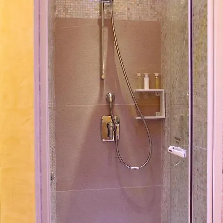 & Mirabel Γκράντο