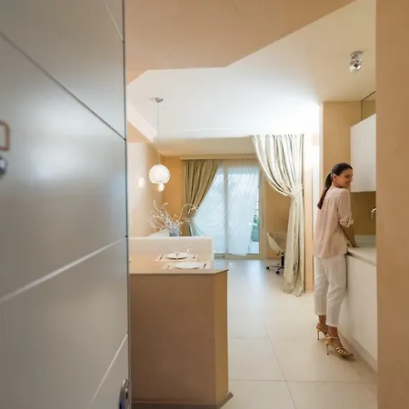 Aparthotel & Mirabel 3*