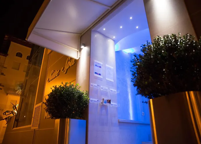 Apartmanhotel & Mirabel 3*